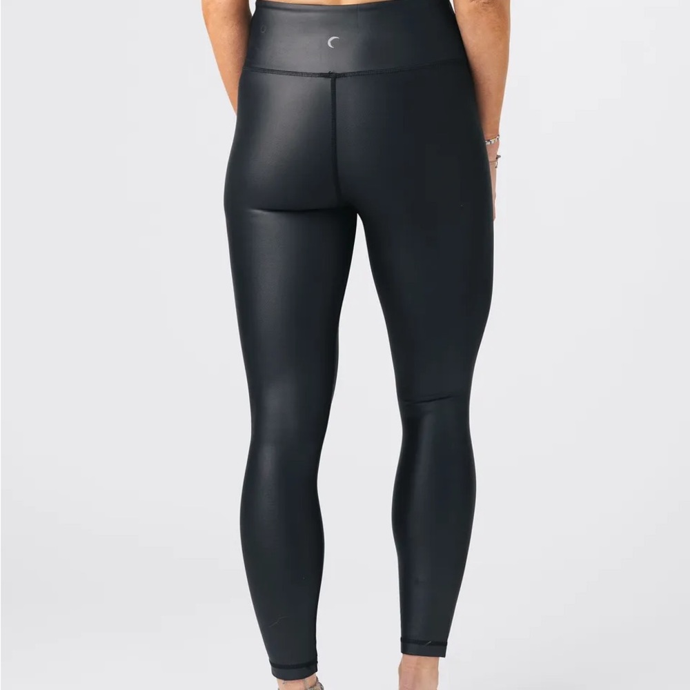 Black Metallic Light n Tight Hi-rise 7/8 24" size 2